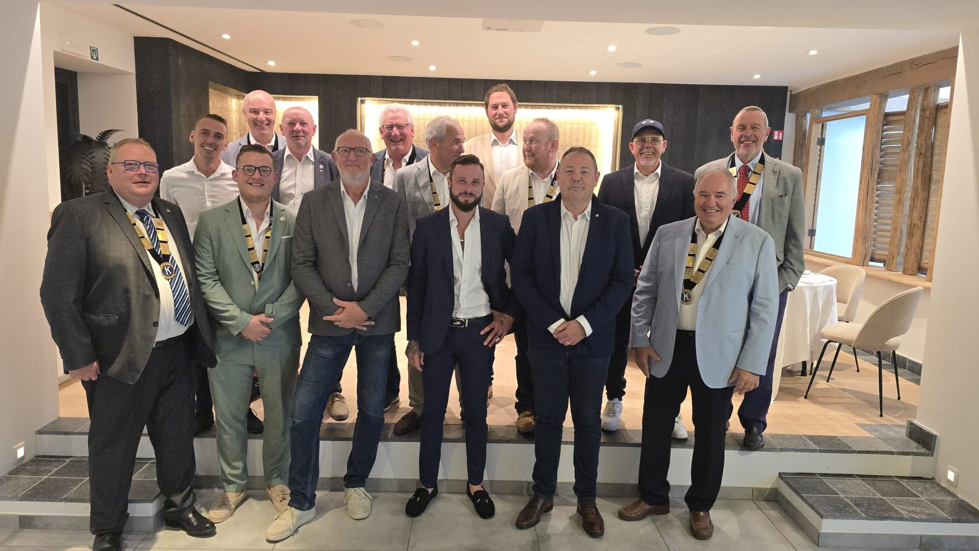 Les membres du Kiwanis Mouscron réunis pour une photo de groupe
