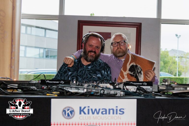 Les DJ derrière leur installation à l’After Bœuf 2022
